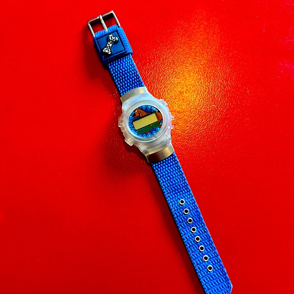 90s nostalgia vintage Scooby Doo watch. Cartoon Network.